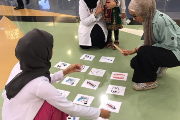 كلية طب الأسنان في مقر الفجيرة تنظم برنامجاً صحياً توعوياً