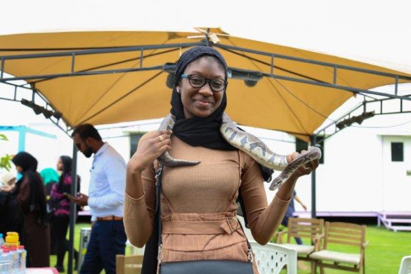 طالبات الجامعة يطلقن مبادرة 