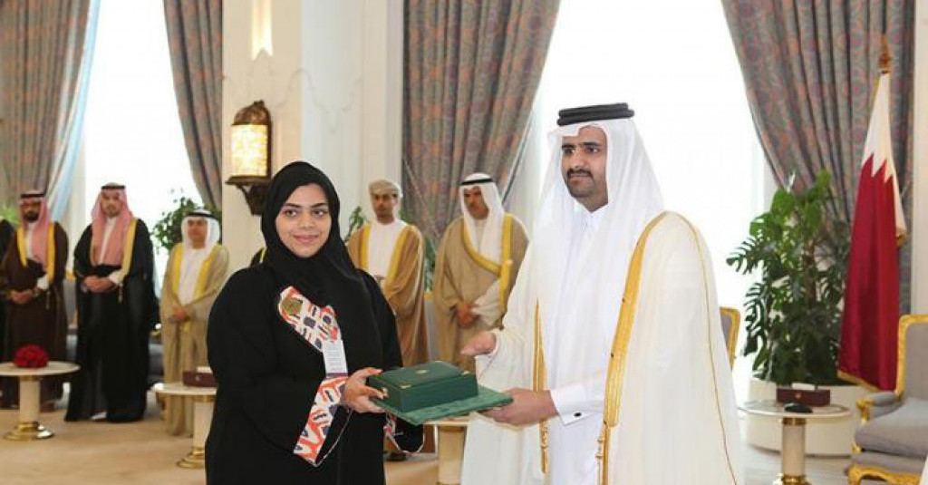 نائب أمير قطر يكرم طالبة من جامعة عجمان - فرع الفجيرة