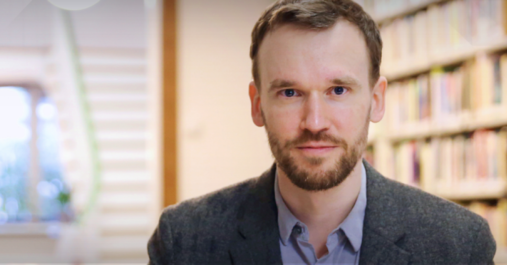 Dr. Cornelius Puschmann presents a workshop for Faculty member on Digital Media research Methods