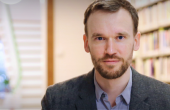 Dr. Cornelius Puschmann presents a workshop for Faculty member on Digital Media research Methods