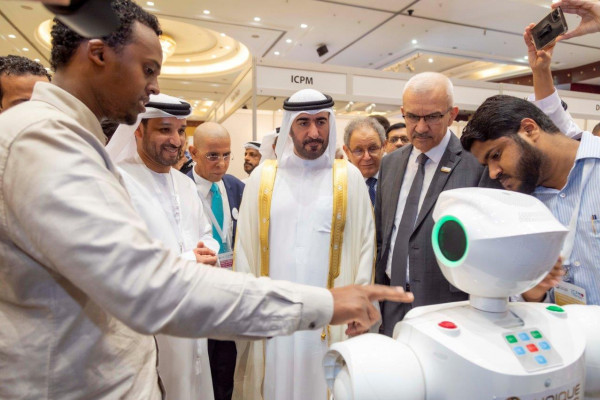 ماجد النعيمي يفتتح المؤتمر الدولي الرابع للصيدلة والطب في جامعة عجمان