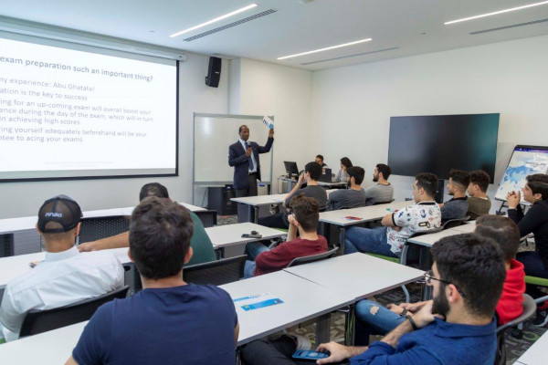 مركز النجاح الطلابي في جامعة عجمان يعزز مهارات الطلبة