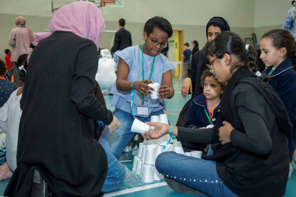 طلبة جامعة عجمان يحتفلون بالأيتام