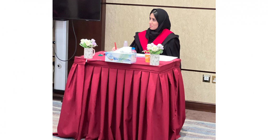 مناقشة رسالة الماجستير للطالبة زينب يوسف العلياني ومنحها تقدير امتياز في الأطروحة