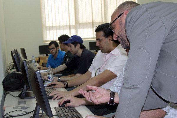 دورة في أساسيات الفوتوشوب لطلاب الجامعة