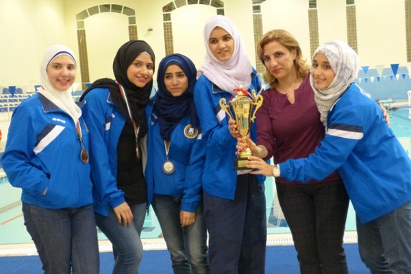 فريق سباحات جامعة عجمان يحقق المركز الثالث في بطولة للسباحة