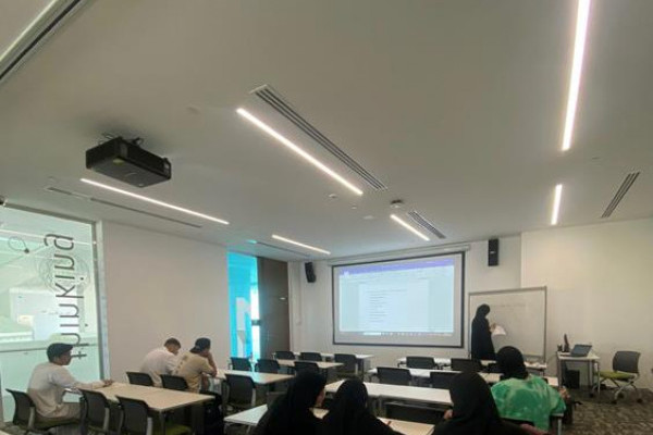 Student Success Center Organizes EmSAT English Exam Preparation Workshop