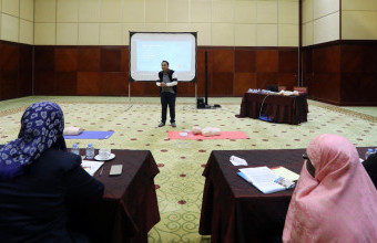 أجهزة صدمات كهربائية لإنعاش القلب في الجامعة