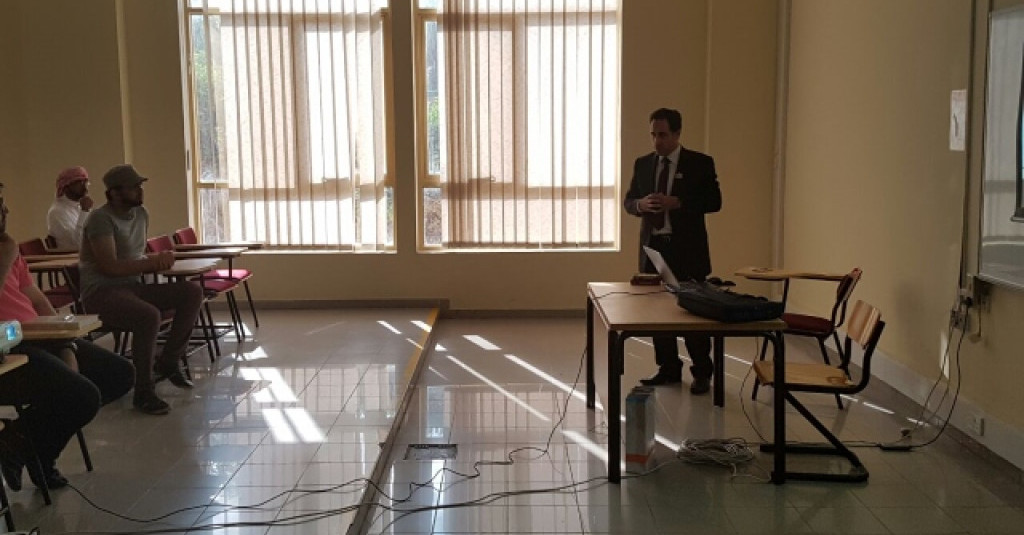 كلية القانون تستضيف مستشار دائرة التنمية الاقتصادية في عجمان