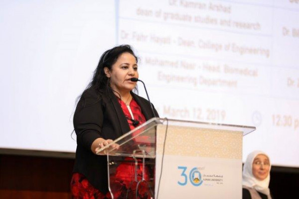 مناظرة حول الانفتاح على التكنولوجيا المعاصرة في جامعة عجمان