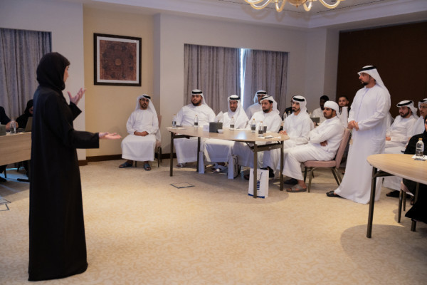 وفد طلابي من كلية القانون في زيارة علمية إلى دائرة الموارد البشرية بعجمان