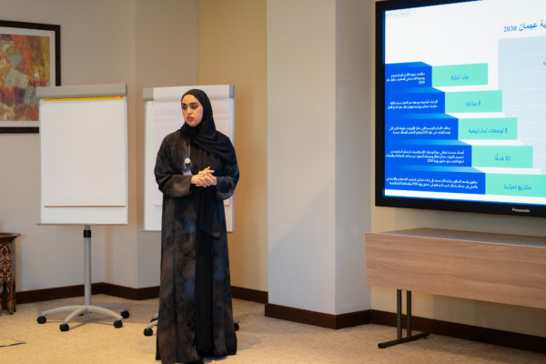 وفد طلابي من كلية القانون في زيارة علمية إلى دائرة الموارد البشرية بعجمان