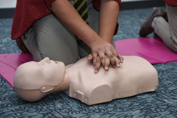 AU Trains School Students on CPR