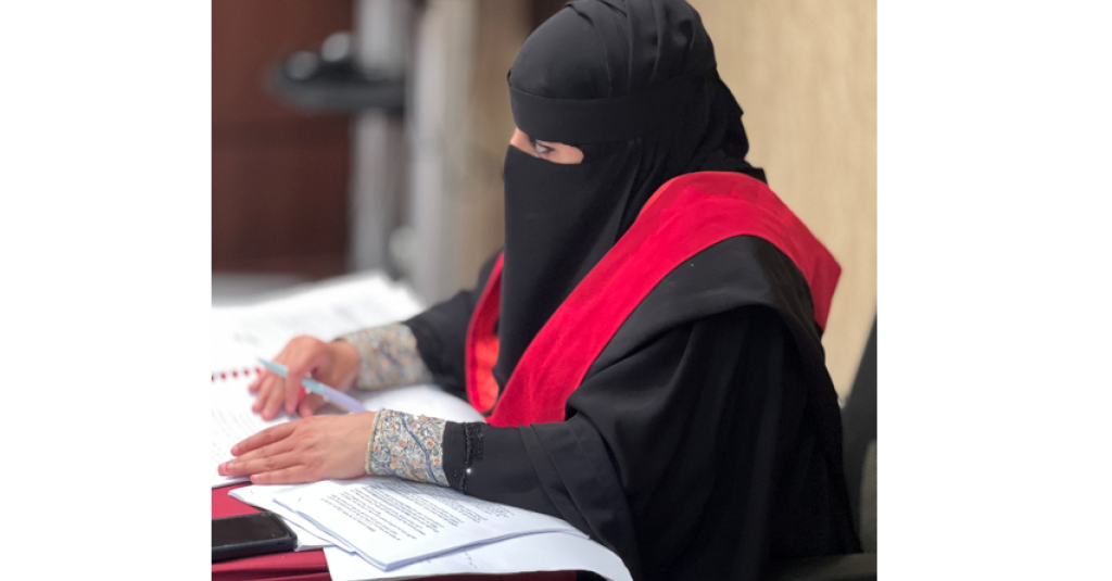 مناقشة أطروحة دكتوراه في القانون العام للطالبة هدى الشامسي