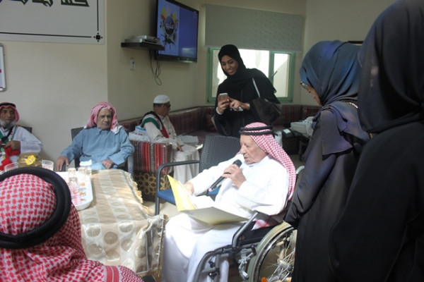 طالبات جامعة عجمان يزرن دار رعاية كبار السن في دبي