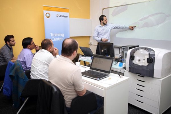 دورة تدريبية على تقنيات حديثة في طب الأسنان بجامعة عجمان