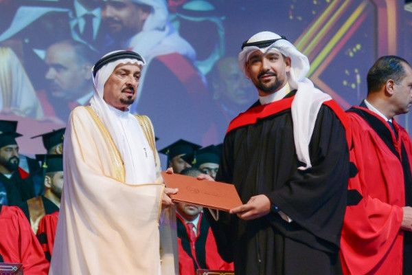 حاكم عجمان يشهد حفل تخريج الفوج الثاني من الدفعة 27 بجامعة عجمان تحت شعار 