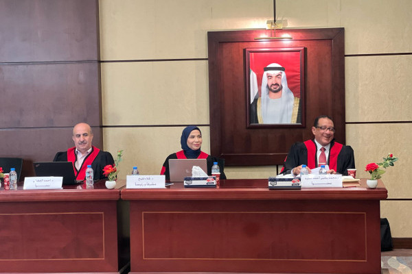 مناقشة أطروحة الماجستير في القانون الخاص للطالب راشد سيف الخاطري