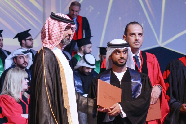 حاكم عجمان يشهد حفل تخريج الفوج الثاني من الدفعة 27 بجامعة عجمان تحت شعار 