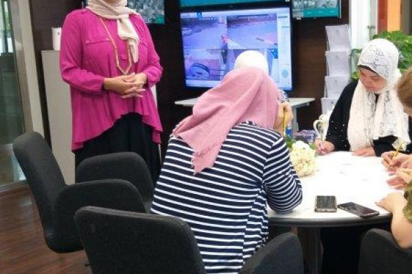 وحدة الإرشاد تنظم ورش متخصصة لطالبات الجامعة