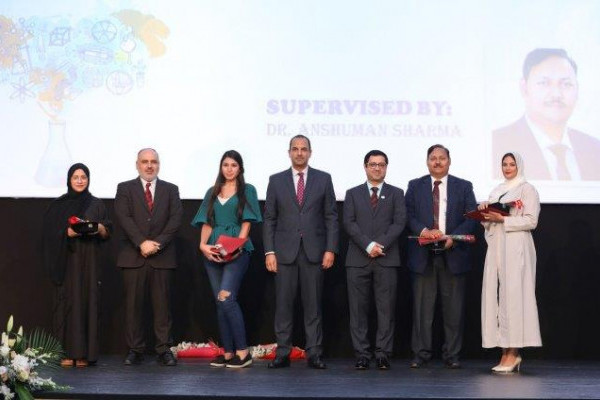 جامعة عجمان تكًرم أبنائها النابغين في البحث العلمي