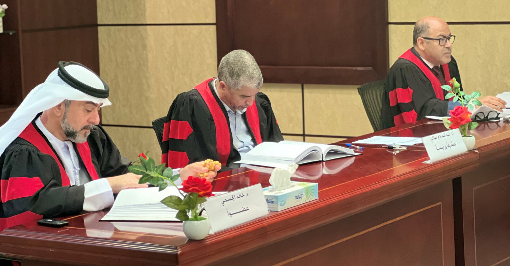 الطالبة حنان المهري تناقش رسالتها الماجستير في القانون العام وتحصل على تقدير امتياز