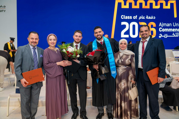 حميد بن راشد يمنح نهيان بن مبارك شهادة الدكتوراة الفخريّة ويشهد تخريج دفعة 