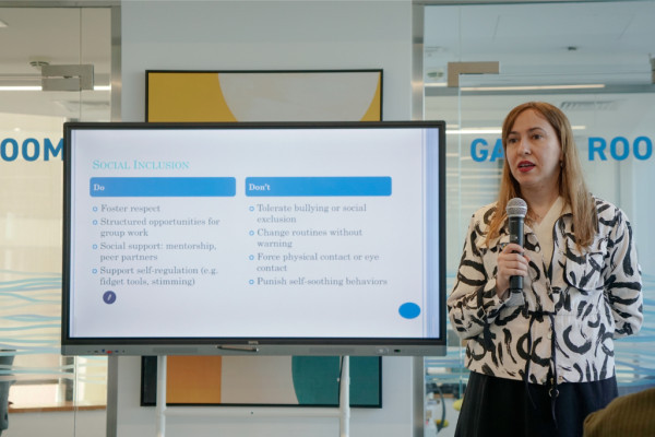 Learning Without Limits: Empowering Peer Tutors for Diverse Abilities _10