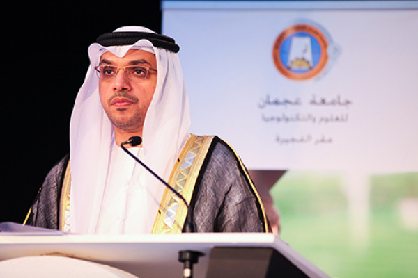 حاكم الفجيرة يشهد حفل تخريج دفعة 2013 في مقر جامعة عجمان بالفجيرة