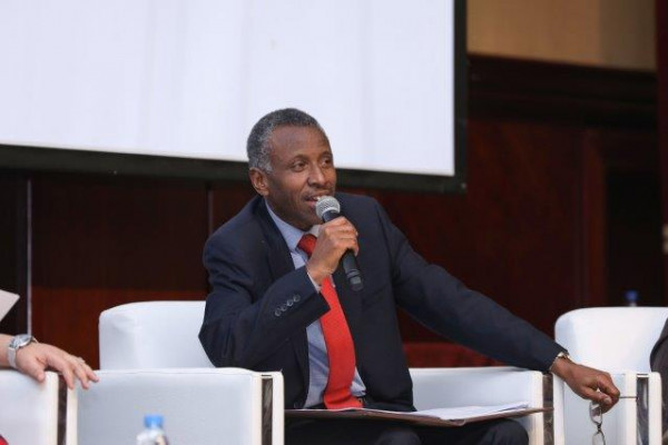 مناظرة حول الانفتاح على التكنولوجيا المعاصرة في جامعة عجمان