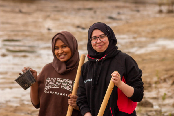 جامعة عجمان تطلق مبادرة لزراعة أشجار القرم بالتعاون مع نادي الزوراء للجولف