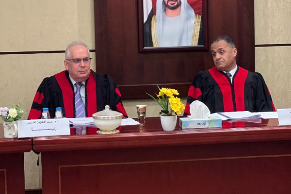 الطالب عمر الحفيتي يحصل على تقدير امتياز في رسالة الماجستير بتخصص القانون العام