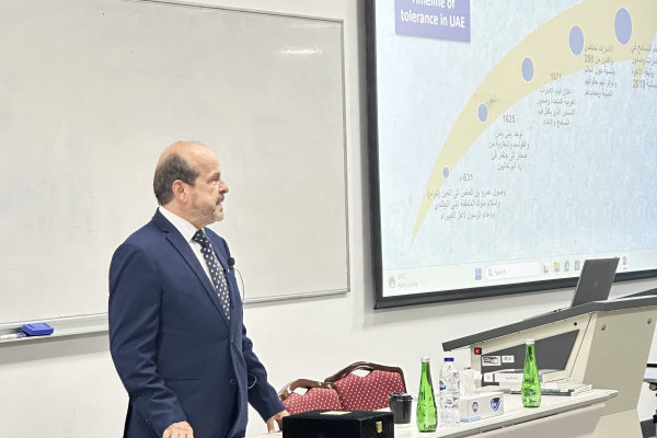 جامعة عجمان تحتفي باليوم العالمي للتسامح بورشة نوعية قدّمها الدكتور محمد حبش