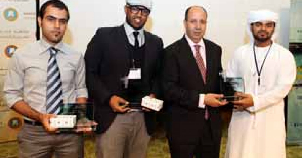 المؤتمر الطلابي السابع للبحوث في جامعة عجمان يكرّم أصحاب الأبحاث المتميزة