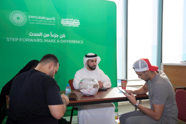 طلبة وخريجو جامعة عجمان يتطوعون في إكسبو 2020