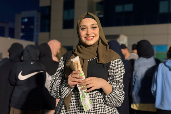 The Office of Students Housing Hosts the Shawarma Study Break Initiative _12