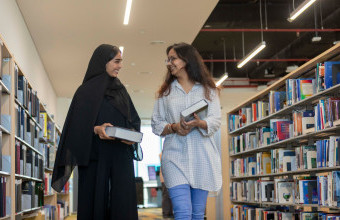 حصلت مكتبة جامعة عجمان على عضوية الاتحاد الدولي لجمعيات ومؤسسات المكتبات وتسعى للحصول على عضوية جمعية المكتبات الأمريكية.
