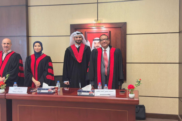 مناقشة أطروحة الماجستير في القانون الخاص للطالب راشد سيف الخاطري
