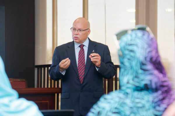 AU Holds a Lecture on 