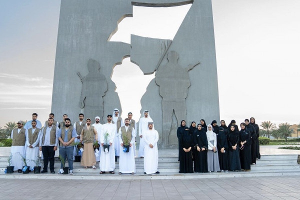 طلاب كلية القانون يقدمون مبادرة بيئية رائعة في حديقة العلم