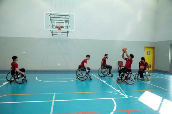 جامعة عجمان تستضيف مباراة كرة سلة لأصحاب الهمم