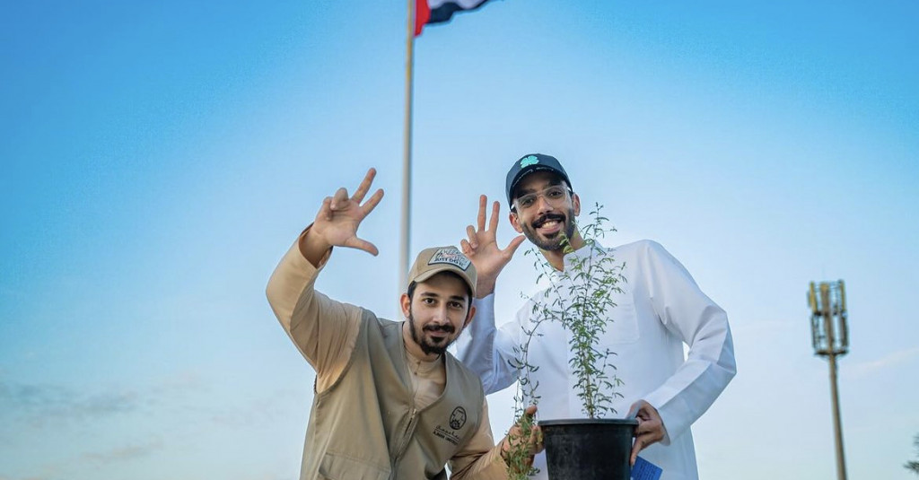 طلاب كلية القانون يقدمون مبادرة بيئية رائعة في حديقة العلم