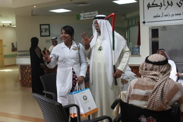 طالبات جامعة عجمان يزرن دار رعاية كبار السن في دبي