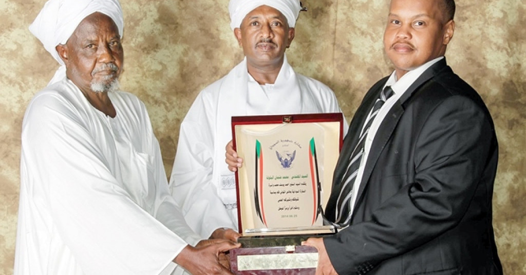السفارة السودانية في الدولة تكرم رئيس مجلس الخريجين في جامعة عجمان