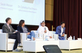 خبراء يناقشون 