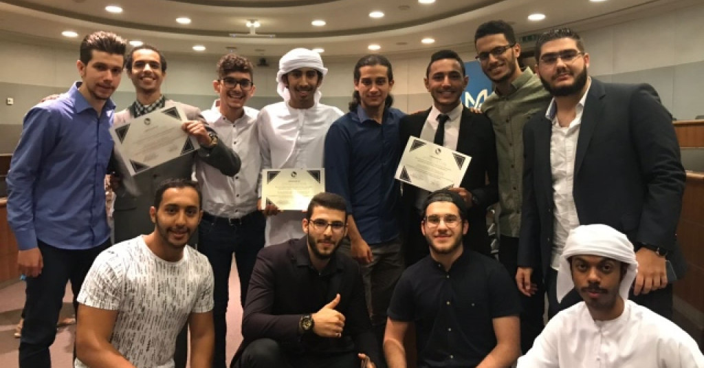 طلاب جامعة عجمان يحصدون المركز الأول في مسابقة  المناظرة الدولية لطب الأسنان