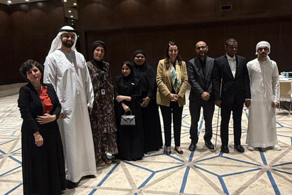 زيارة علمية لطلبة كلية القانون في جامعة عجمان إلى وزارة العدل الإماراتية لتعزيز التعلم التطبيقي