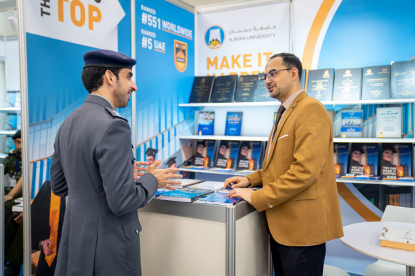 كلية القانون تشارك في معرض الكتاب القانوني العاشر