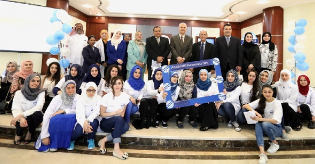حملة توعوية بالمضادات الحيوية في الجامعة